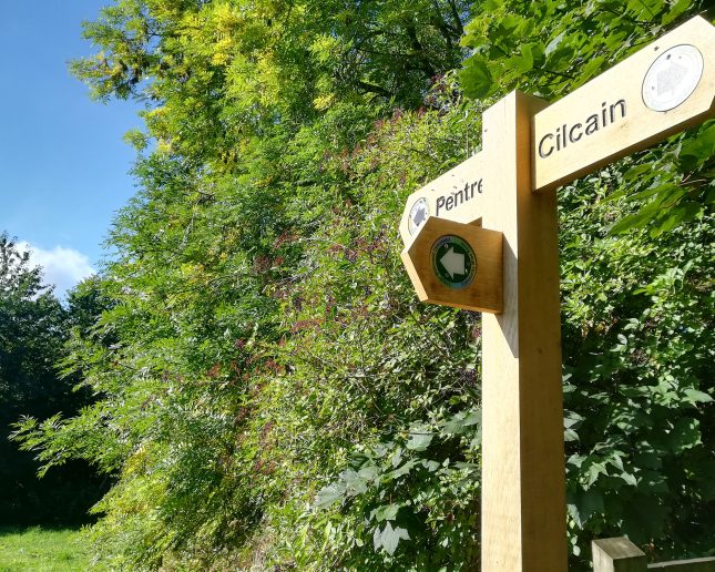 signpost to Cilcain