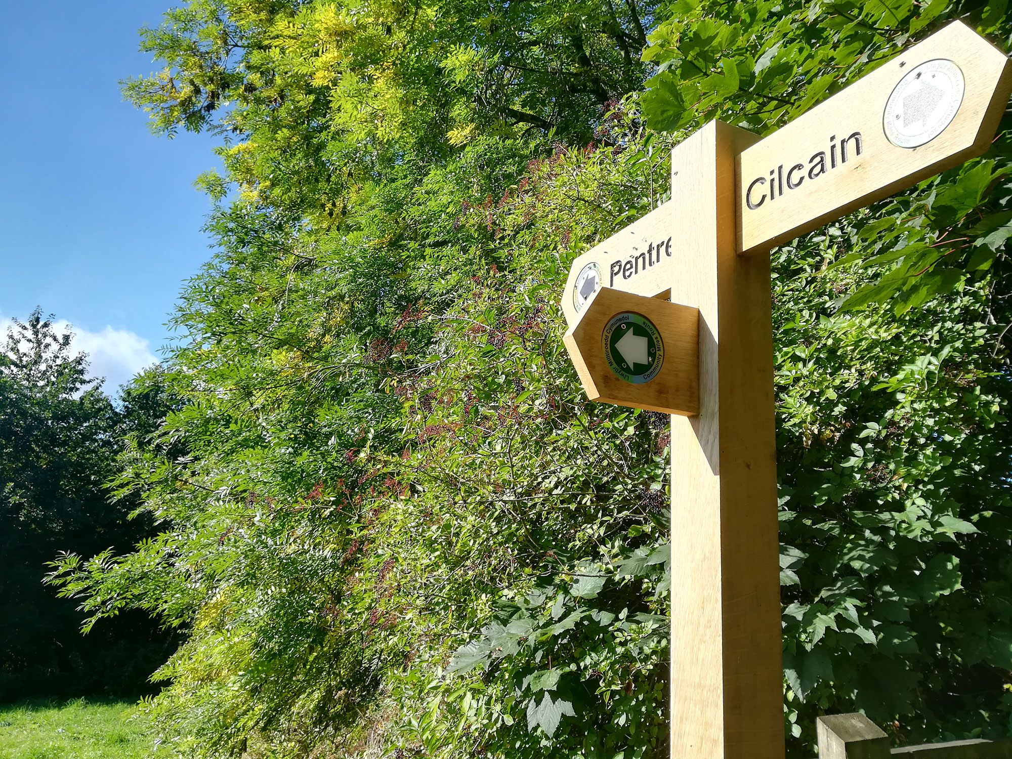 signpost to Cilcain